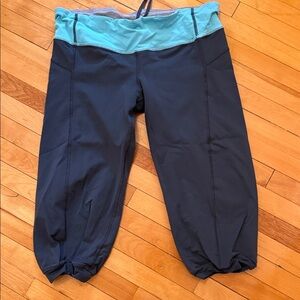 lululemon athletica| grey/teal  capri leggings size 10